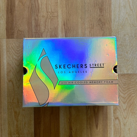 NWT Skechers Street with Memory Cloud Rainbow Size 6.5 - Picture 3 of 7